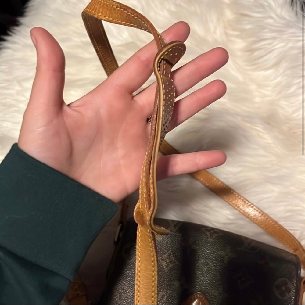 Louis Vuitton Saint Cloud Mini Crossbody - Picture 4 of 15